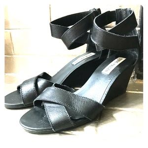 Ankle strap wedge with zipper back